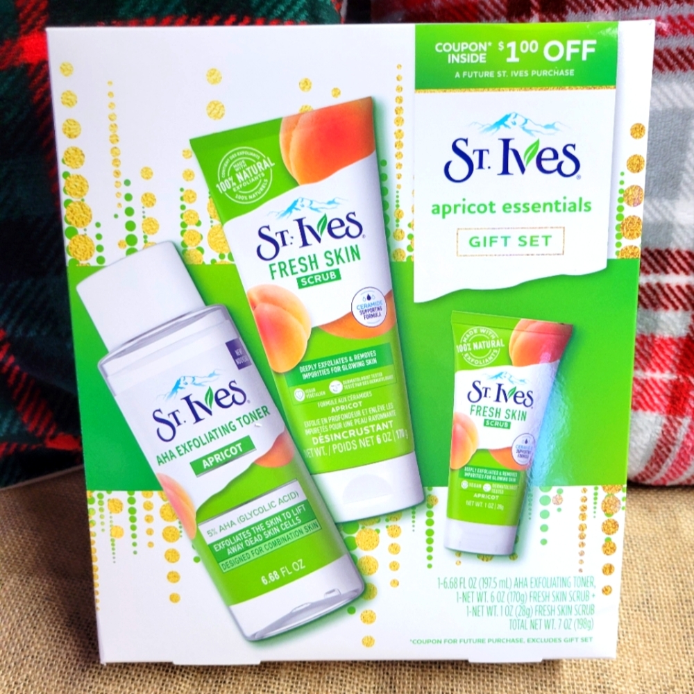 St Ives 3 piece gift Set toner and 2 kinds of scrub